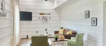 Cozy, new cottage close to Conley Bottom/Lake Cumberland!