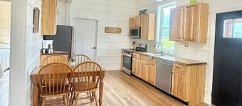 Cozy, new cottage close to Conley Bottom/Lake Cumberland!