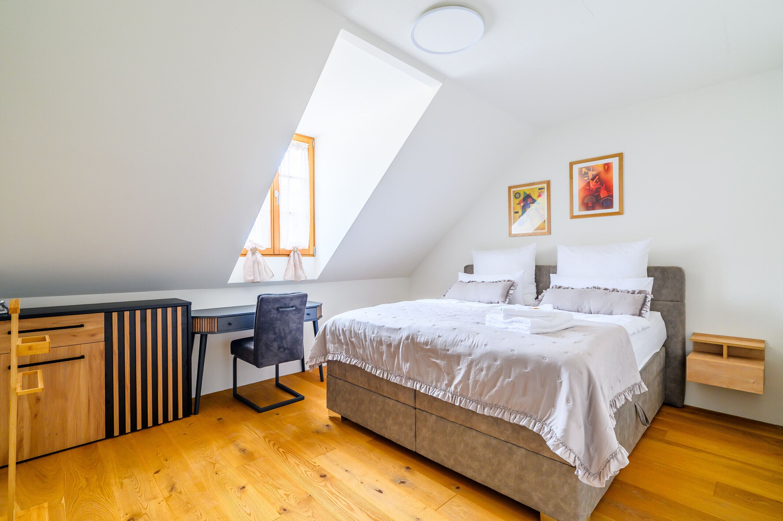 2 bedrooms, iron/ironing board, free WiFi, bed sheets