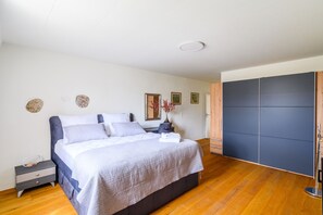 2 chambres, fer et planche à repasser, Wi-Fi gratuit, draps fournis