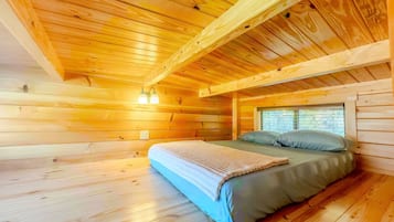 3 habitaciones, tabla de planchar con plancha y ropa de cama