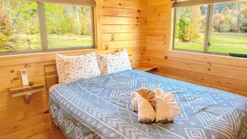 3 quartos, ferros/tábuas de passar roupa, roupa de cama