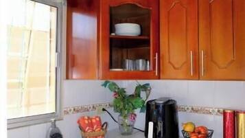 冰箱、微波炉、烤箱、炉灶