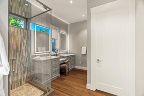 Dusche, Haartrockner, Bidet, Handtücher
