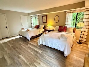 4 bedrooms, iron/ironing board, free WiFi, bed sheets