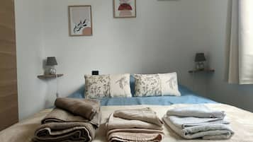 1 slaapkamer, een strijkplank/strijkijzer, wifi, beddengoed
