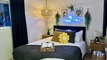 1 habitación, tabla de planchar con plancha, wifi gratis y ropa de cama