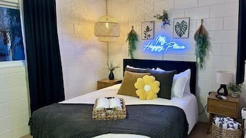 1 habitación, tabla de planchar con plancha, wifi gratis y ropa de cama