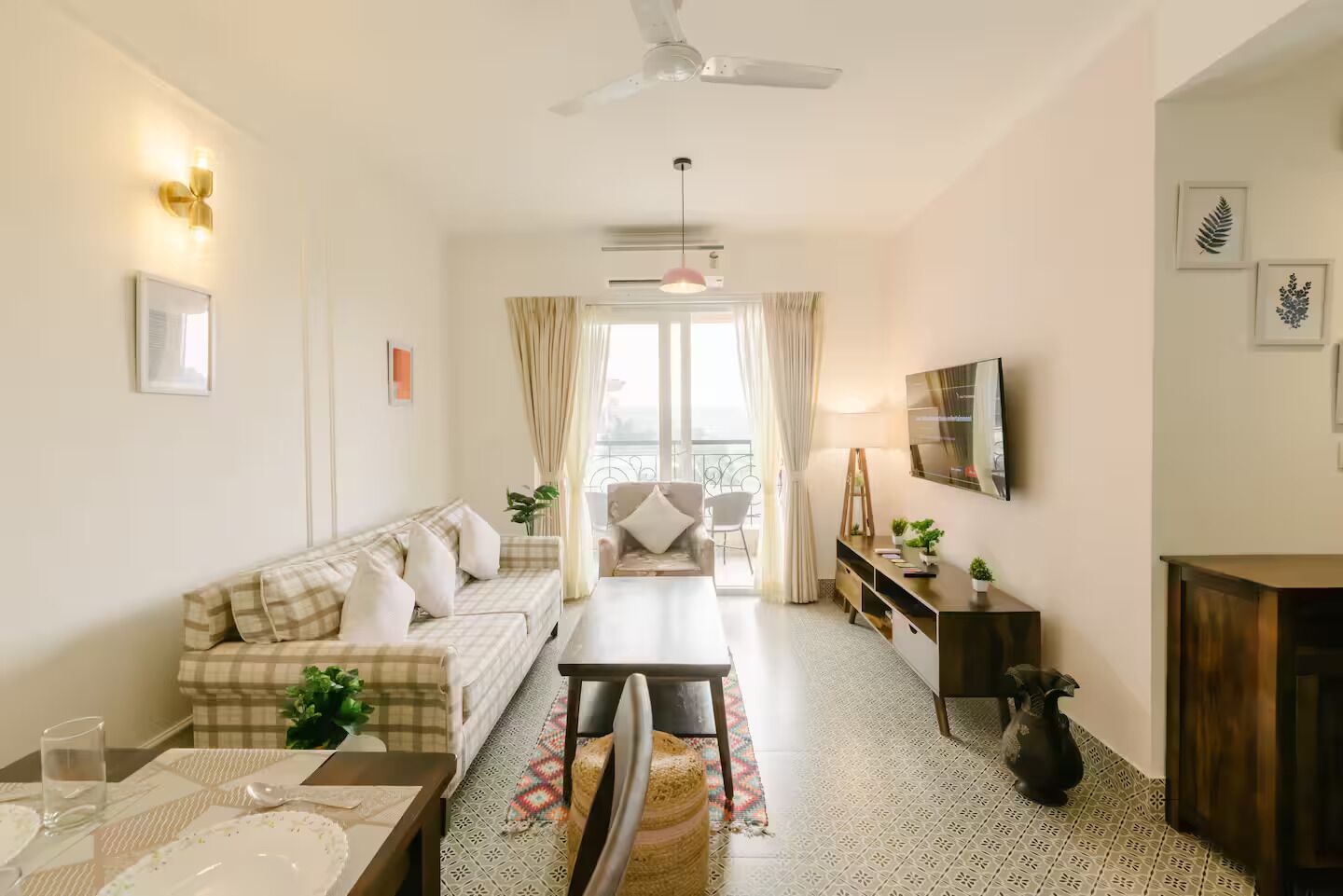 50-英寸智能电视 （配备数码频道）、书