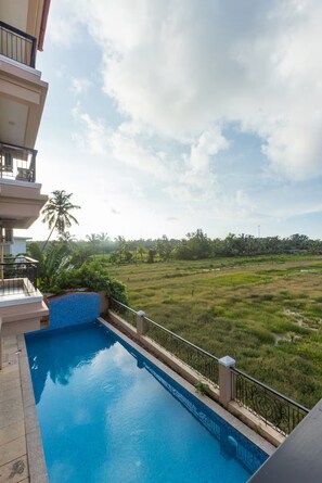 Outdoor pool, sun loungers