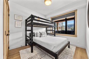 1 quarto, acesso à internet, roupa de cama