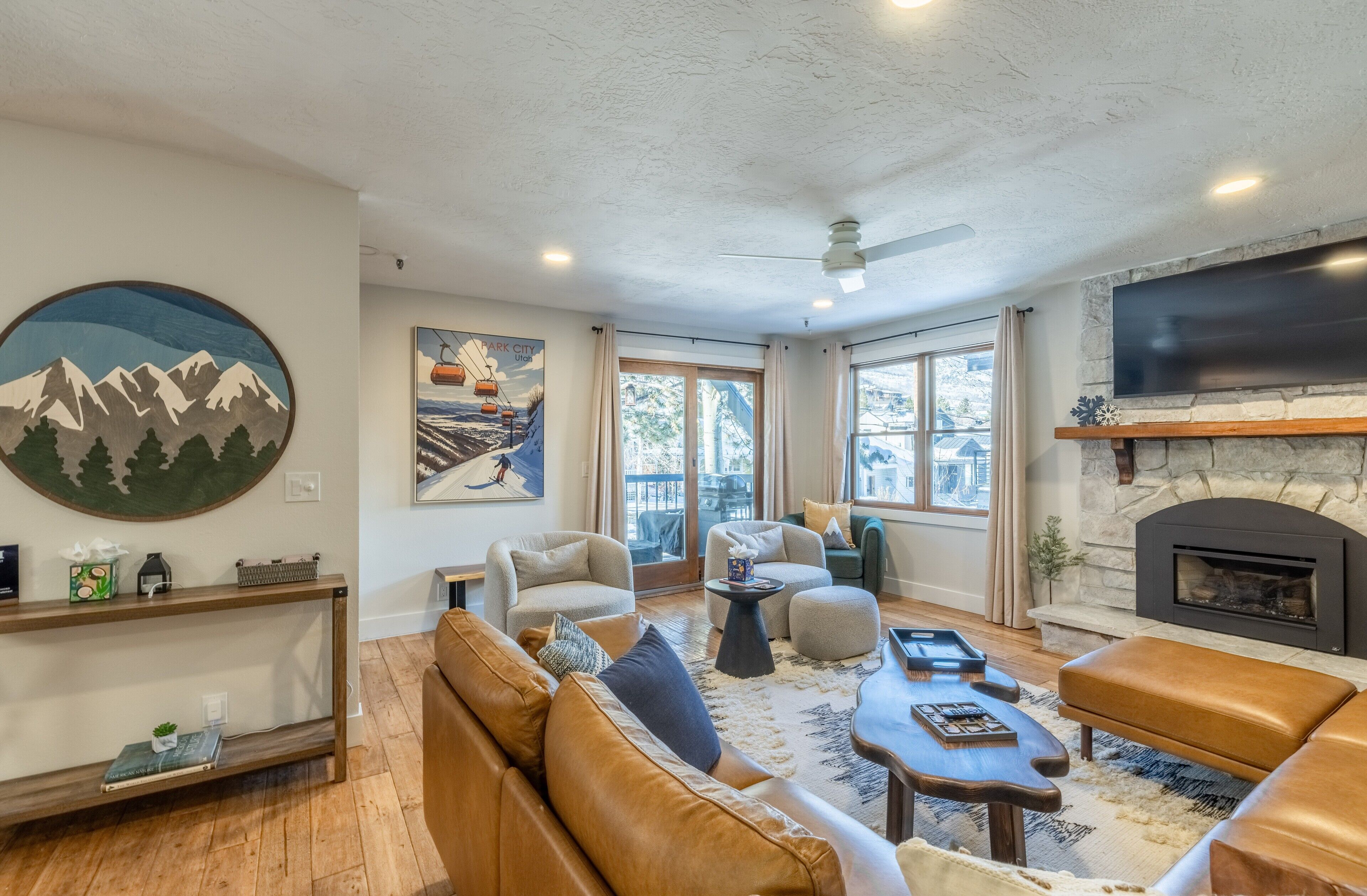 Smart TV, fireplace