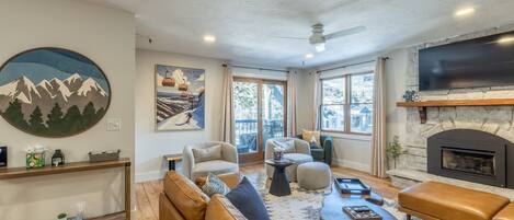 Smart TV, fireplace