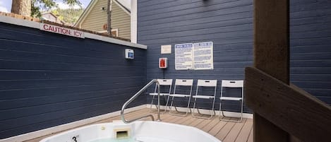 Bain à remous extérieur