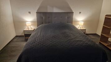 1 Schlafzimmer, Zimmersafe, Schreibtisch, Reisekinderbett