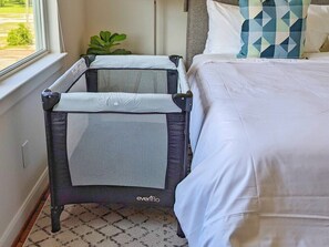 3 bedrooms, desk, iron/ironing board, travel cot