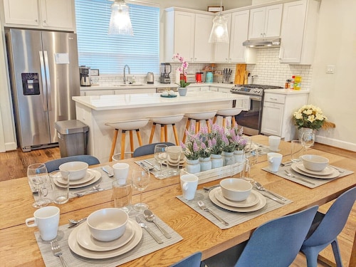 TMC 3-Story Townhome FREE EV Charge