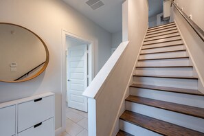 Interior - TMC 3-Story Townhome FREE EV Charge (Houston)