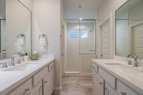 TMC 3-Story Townhome FREE EV Charge