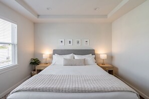 3 bedrooms, desk, iron/ironing board, travel crib - TMC 3-Story Townhome FREE EV Charge (Houston)