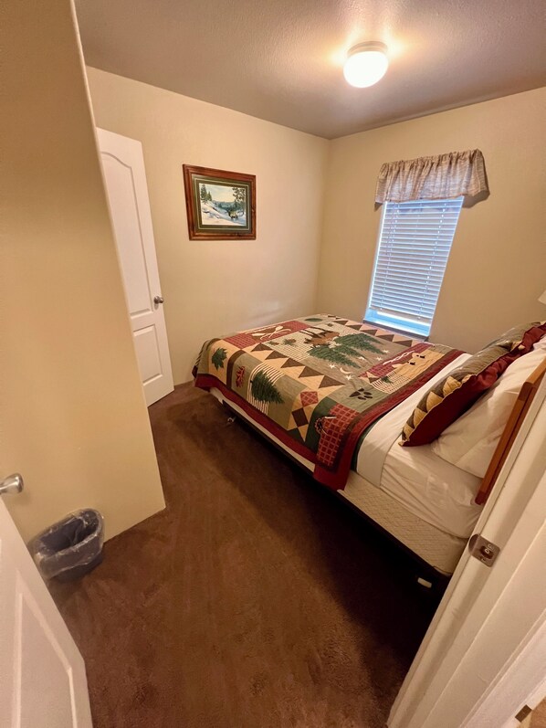 Family Mobile Home | Free WiFi, bed sheets - Pioneer Motel  (West Yellowstone)