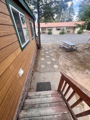 Suite | Outdoor dining - Pioneer Motel  (West Yellowstone)