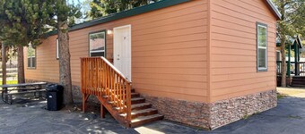 Pioneer Motel 