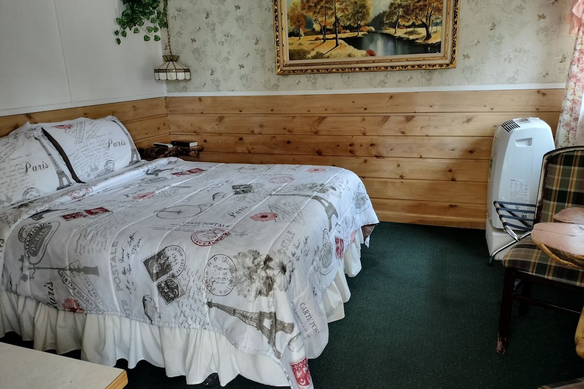 Gazdaságos egyágyas szoba, 1 queen (nagyméretű) franciaágy | Ingyenes wifi és ágynemű