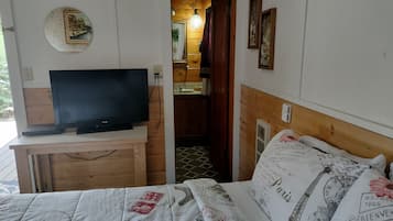 Economy Single Room, 1 Queen Bed | Free WiFi, bed sheets