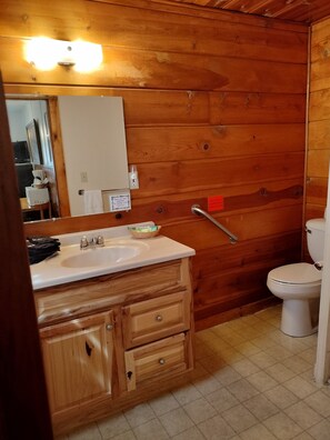 Bathroom - Pioneer Motel  (West Yellowstone)