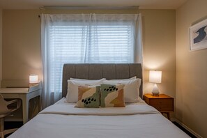 3 bedrooms, desk, iron/ironing board, travel crib