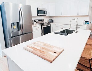 電子レンジ、オーブン、コンロ、食器洗い機