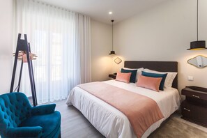 5 habitaciones, tabla de planchar con plancha y acceso a internet 