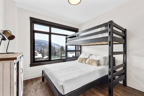 3 quartos, acesso à internet, roupa de cama