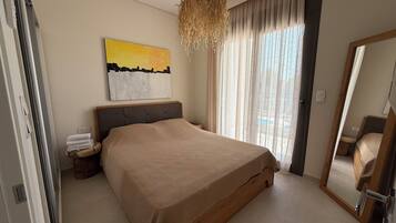 3 bedrooms, iron/ironing board, WiFi, bed sheets