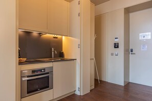 Microwave, oven, dishwasher, coffee/tea maker - 039 8 Building Studio 222 - Garden View (Lisboa)
