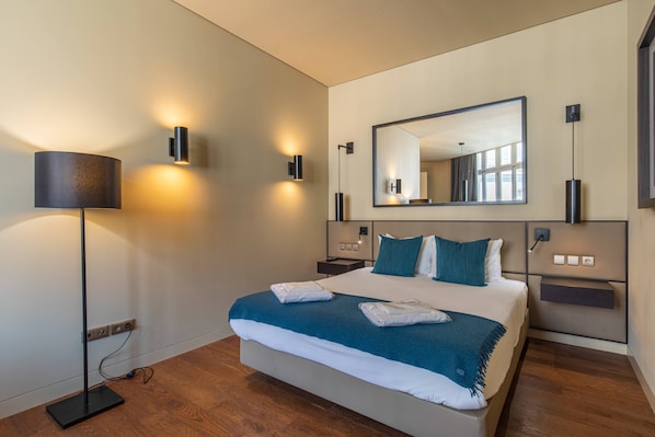 1 bedroom, iron/ironing board, internet, bed sheets