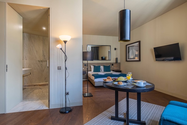 1 habitación, tabla de planchar con plancha, internet y ropa de cama 