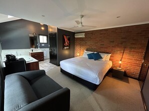 Iron/ironing board, internet, bed sheets