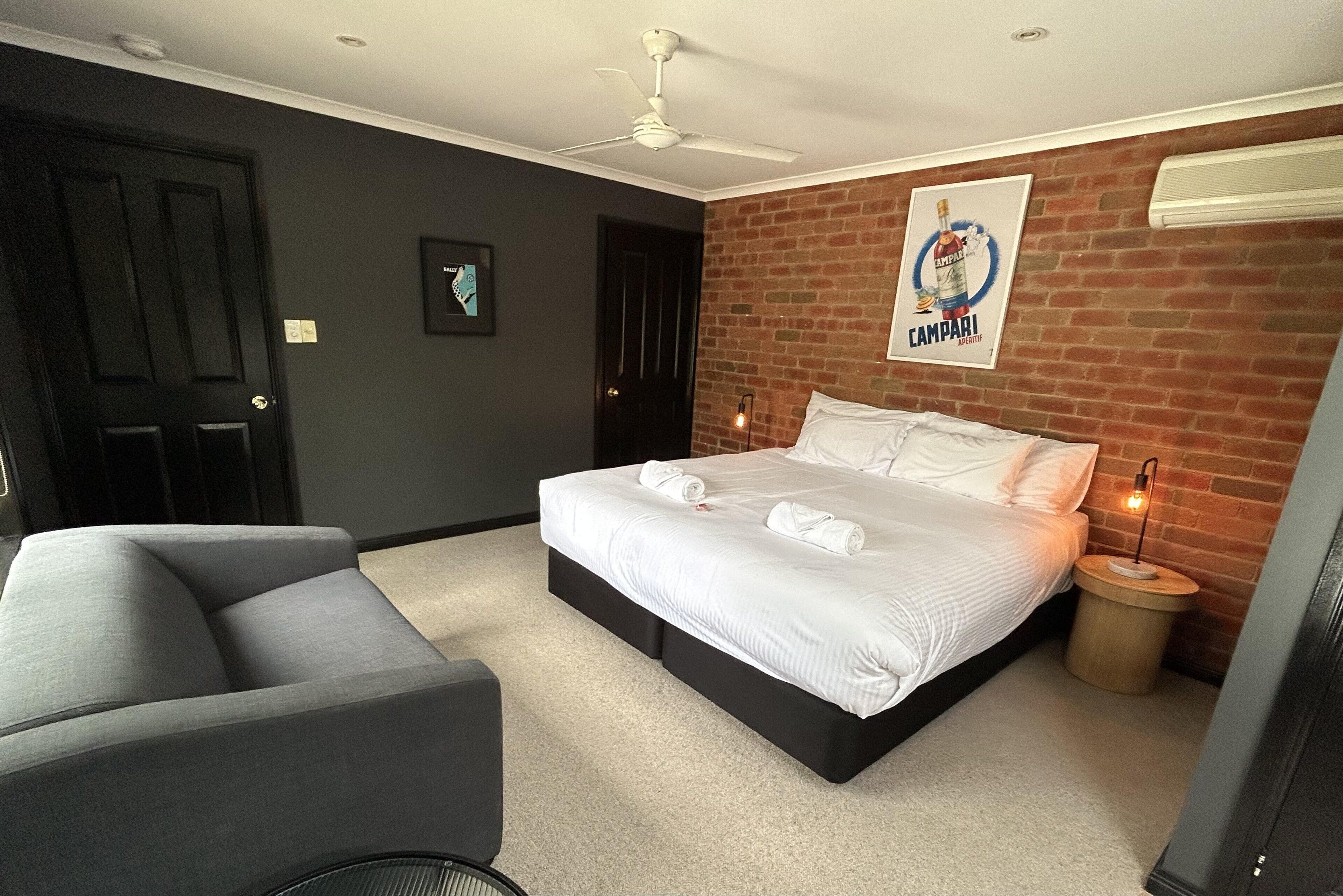 Iron/ironing board, internet, bed sheets