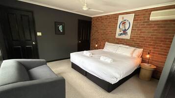 Iron/ironing board, internet, bed sheets