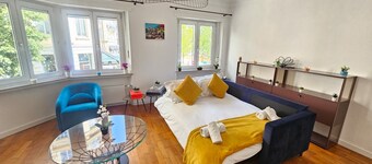 Ideal city stay 1BR near train station
