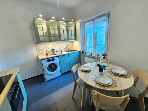 Ideal city stay 1BR near train station