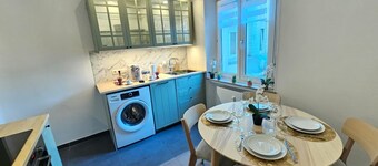 Ideal city stay 1BR near train station