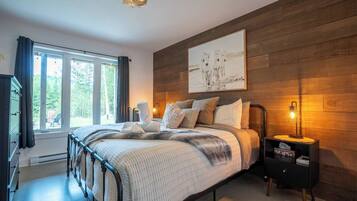 3 bedrooms, iron/ironing board, WiFi (free), bed sheets