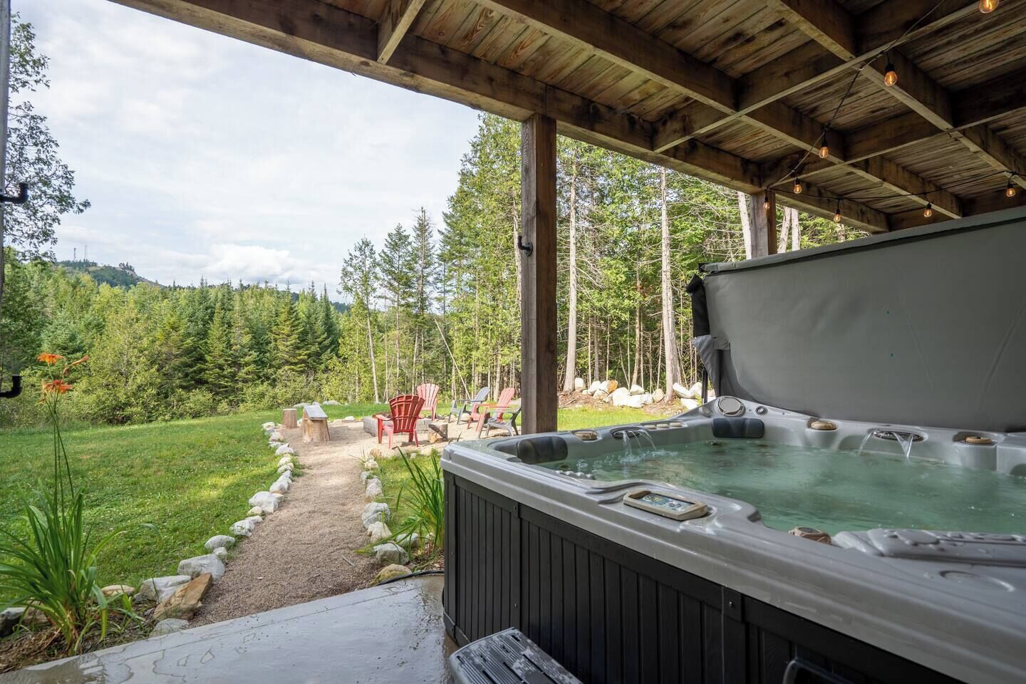 Bañera de hidromasaje al aire libre