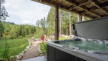 Bañera de hidromasaje al aire libre