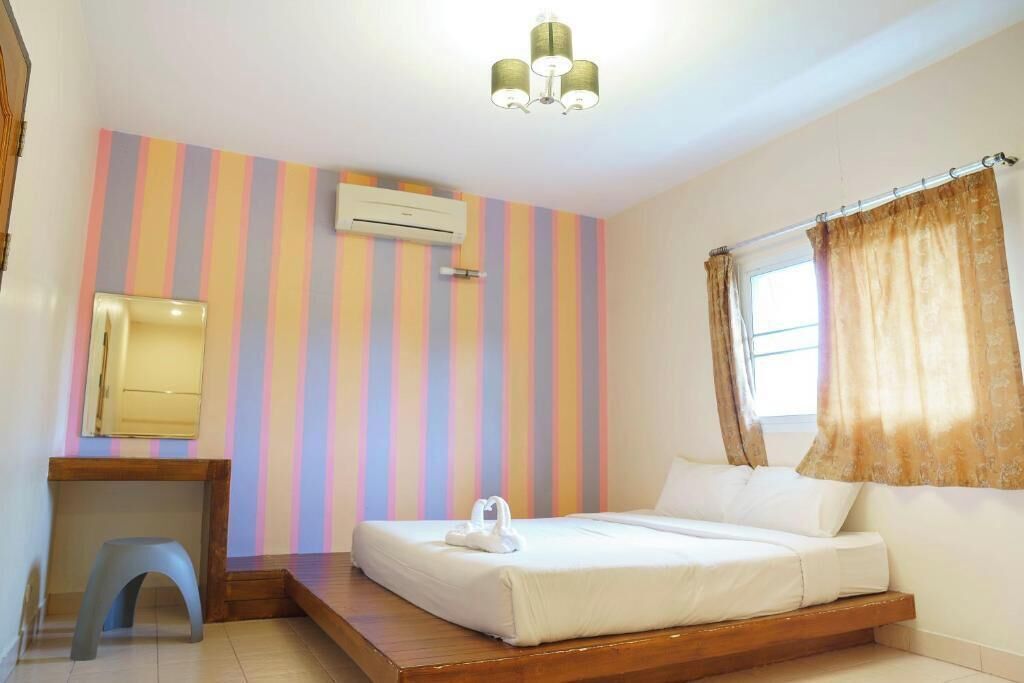 3 bedrooms, internet, bed sheets