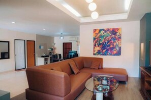 Living area - Two Fifty Nine Resort 259 รีสอร์ต 3br 2bath & the other 3br 2bath (Chonburi)