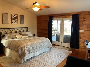 4 bedrooms, WiFi, bed sheets - You and Me on the Dock: Log Cabin on Lake Gaston (Boydton)